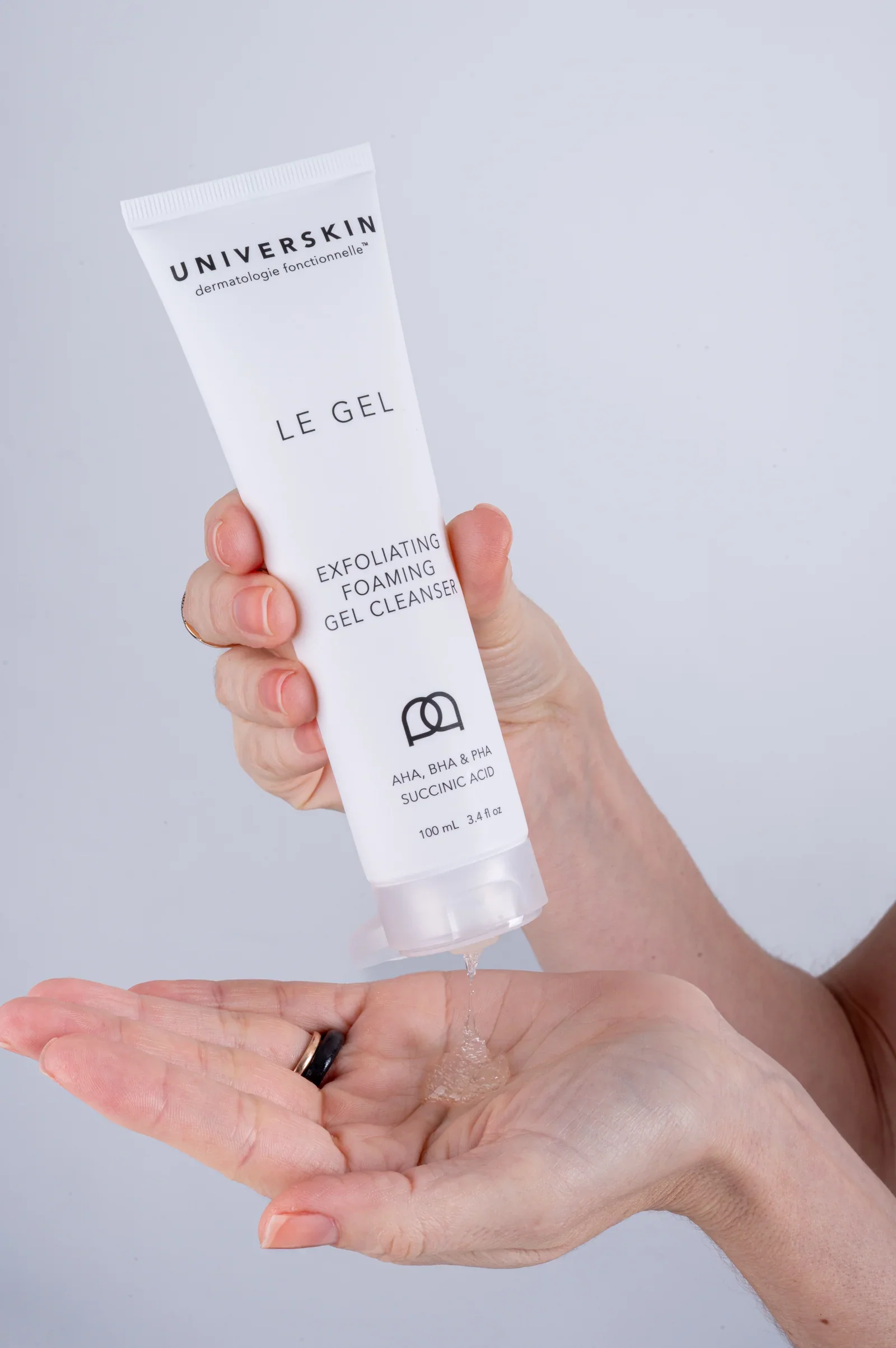 The Gel - Exfoliating Foaming Gel Cleanser - Image 3